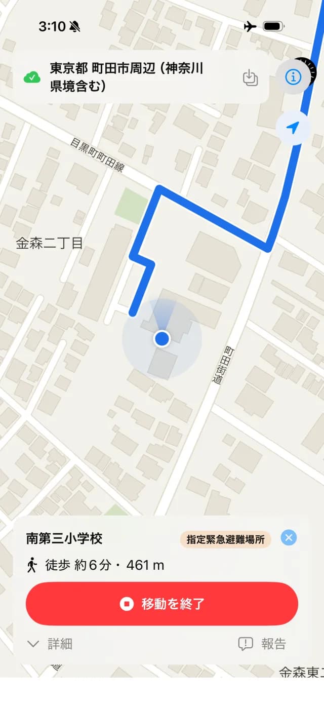 移動中の画面。進行方向が上を向いた地図で、現在地とルートが表示されている